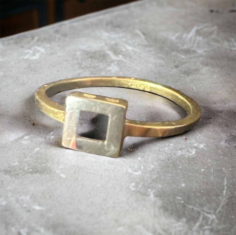 Kare Detaylı Yüzük