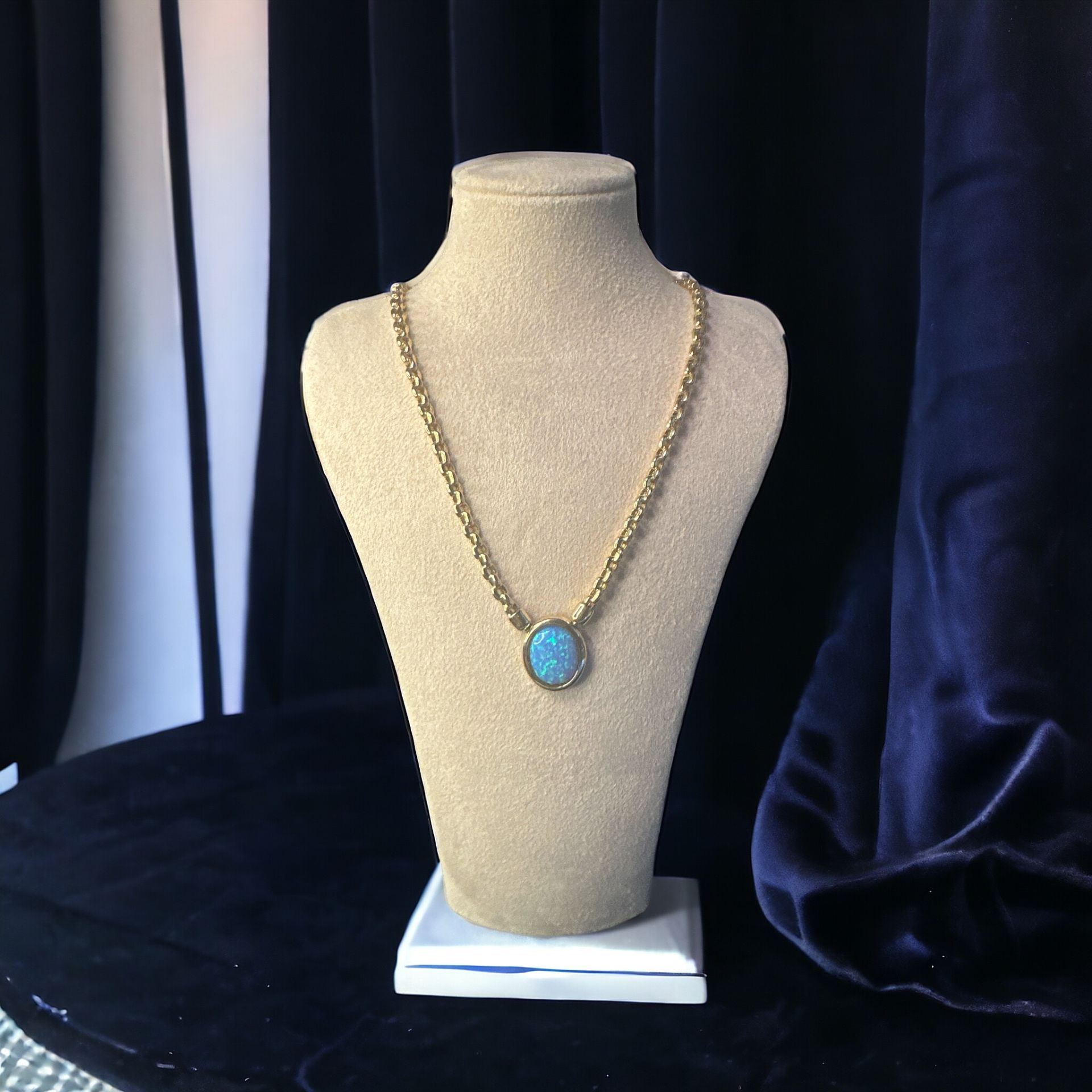 Işıltılı Mavi Taşlı Kolye